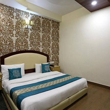 Oyo Hotel Asko International Near Gurudwara Shri Bangla Sahib Нью-Дели Экстерьер фото