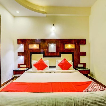 Oyo Hotel Asko International Near Gurudwara Shri Bangla Sahib Нью-Дели Экстерьер фото