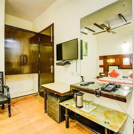 Oyo Hotel Asko International Near Gurudwara Shri Bangla Sahib Нью-Дели Экстерьер фото