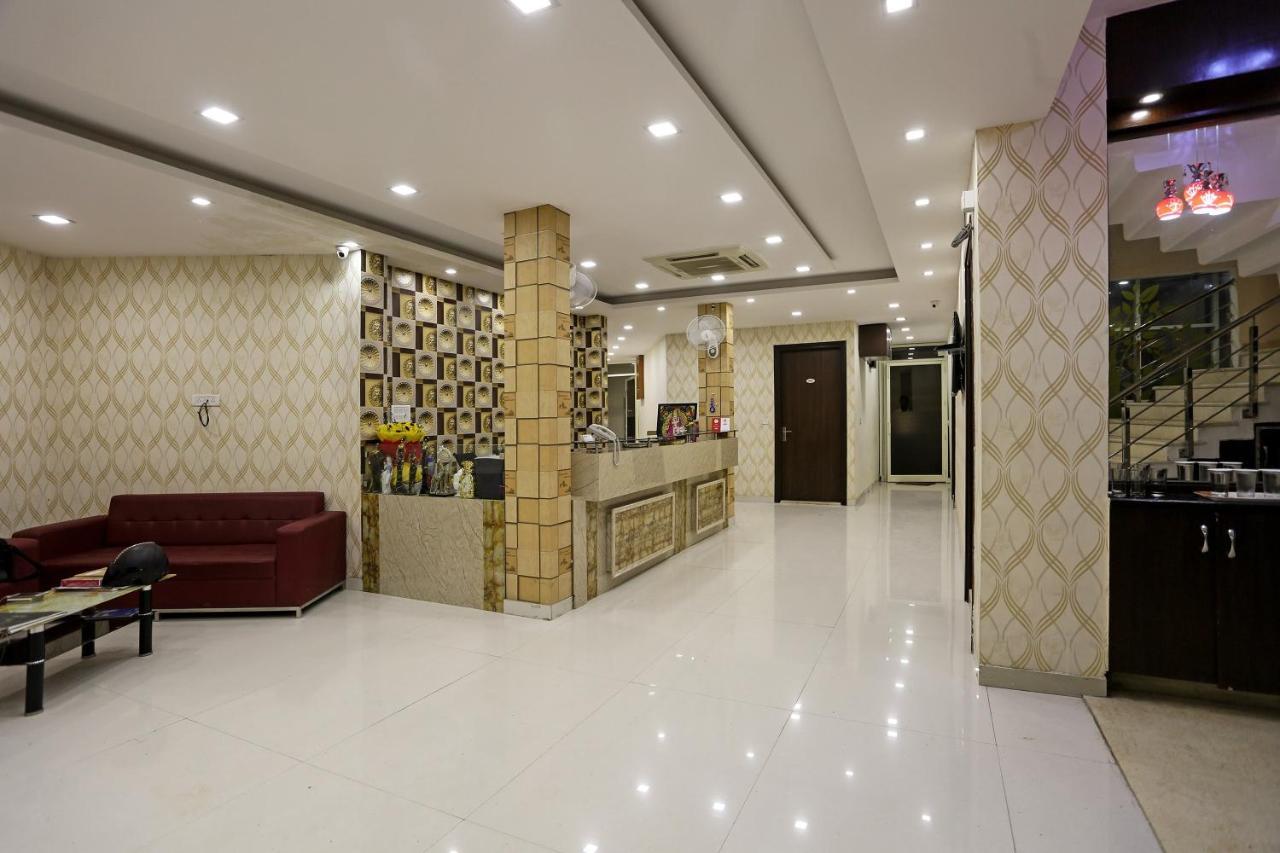 Oyo Hotel Asko International Near Gurudwara Shri Bangla Sahib Нью-Дели Экстерьер фото