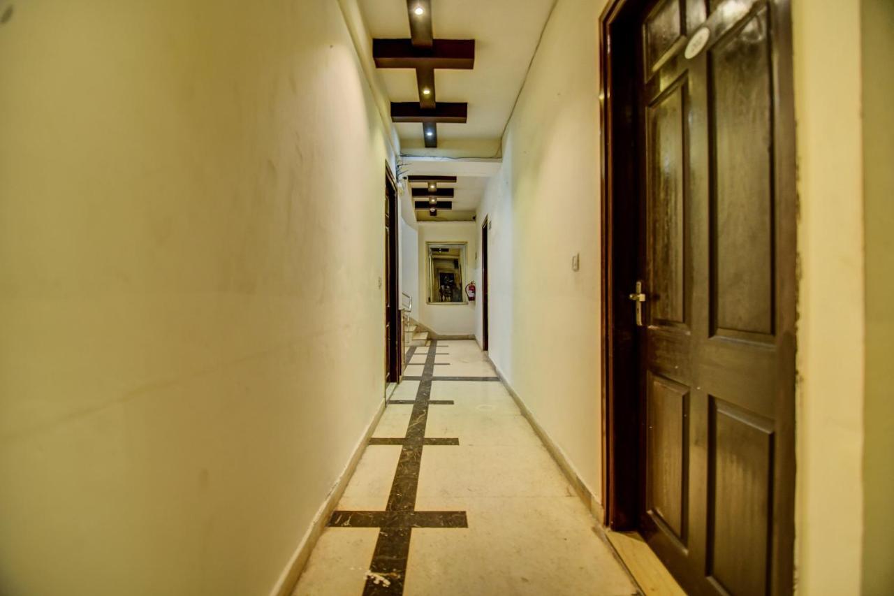 Oyo Hotel Asko International Near Gurudwara Shri Bangla Sahib Нью-Дели Экстерьер фото