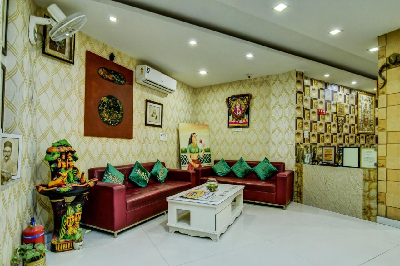 Oyo Hotel Asko International Near Gurudwara Shri Bangla Sahib Нью-Дели Экстерьер фото