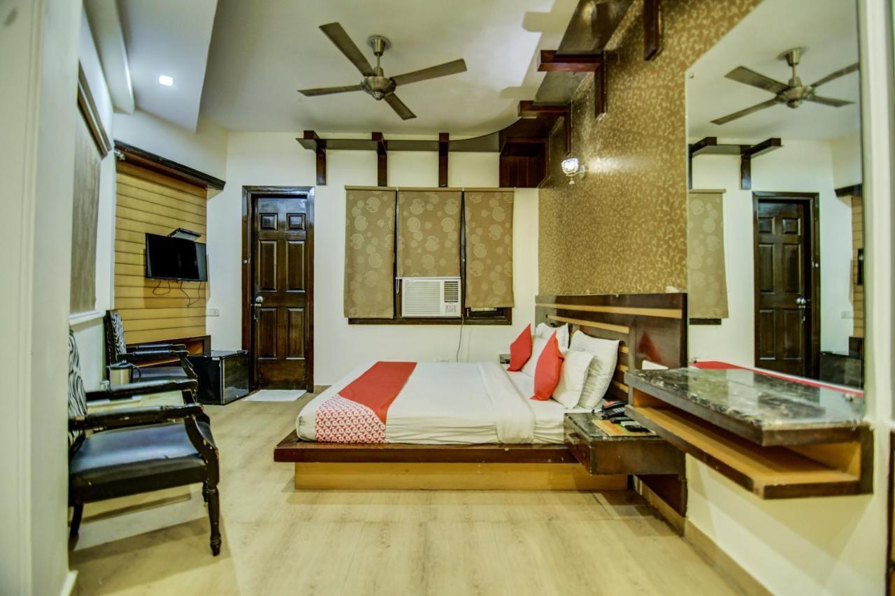 Oyo Hotel Asko International Near Gurudwara Shri Bangla Sahib Нью-Дели Экстерьер фото