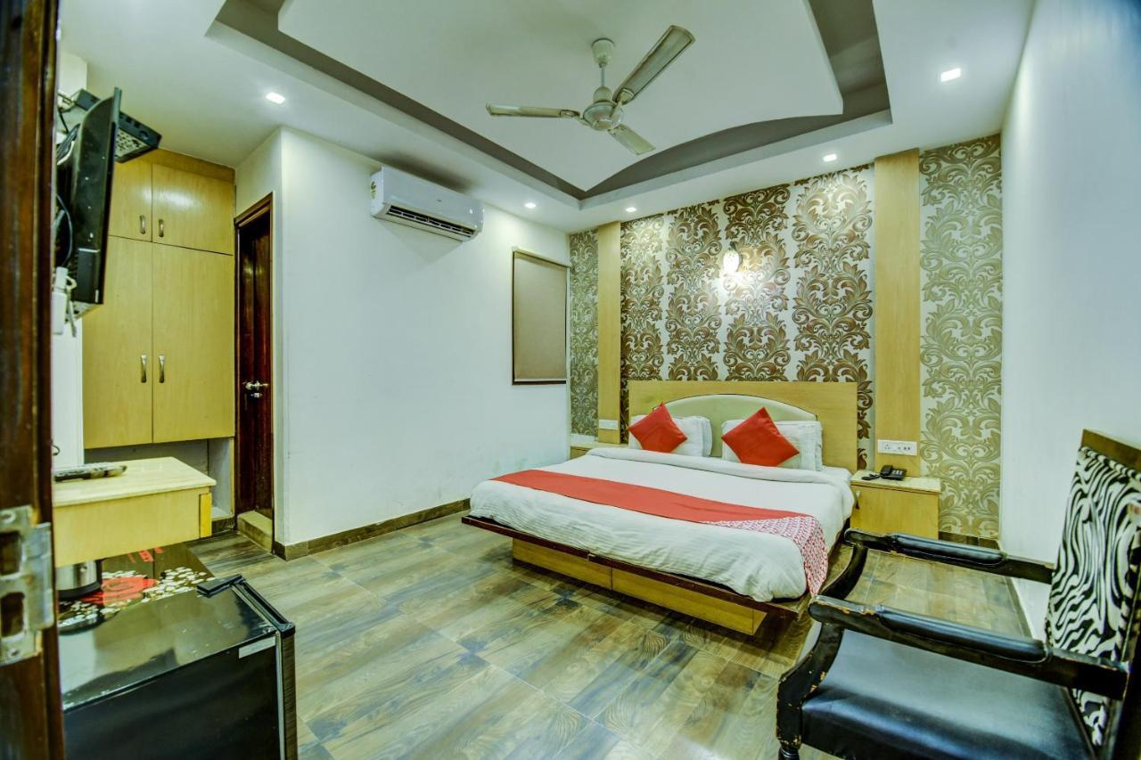 Oyo Hotel Asko International Near Gurudwara Shri Bangla Sahib Нью-Дели Экстерьер фото