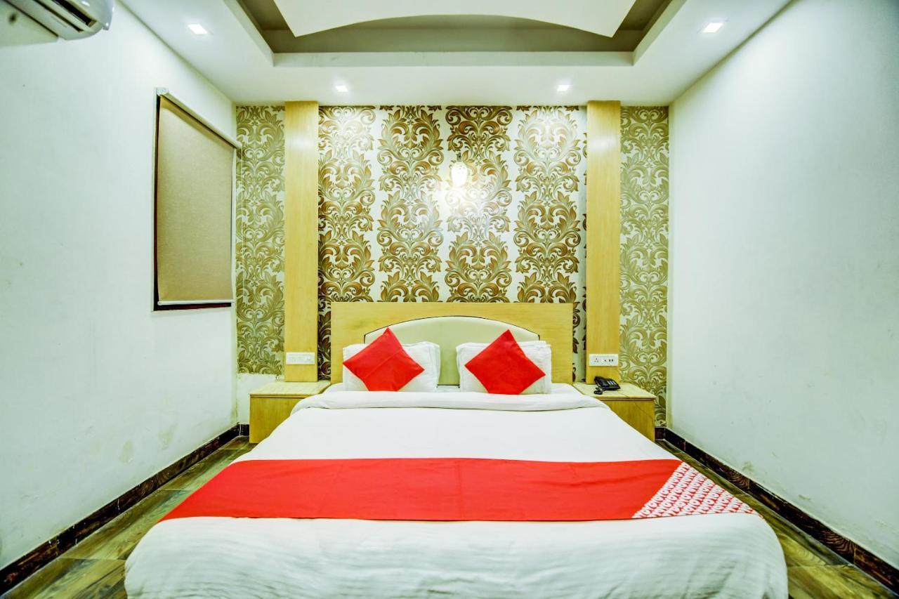 Oyo Hotel Asko International Near Gurudwara Shri Bangla Sahib Нью-Дели Экстерьер фото