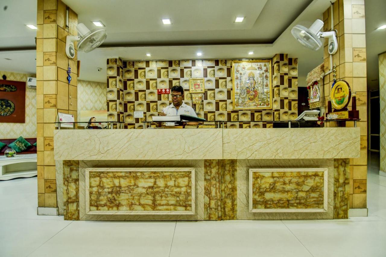 Oyo Hotel Asko International Near Gurudwara Shri Bangla Sahib Нью-Дели Экстерьер фото